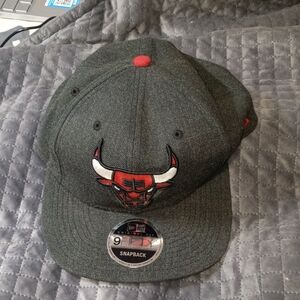 9fifty Chicago Bulls Heather Gray Snapback Hat with Red Trim